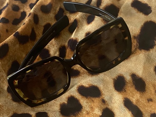Bnwt oliver goldsmith black - oliver,