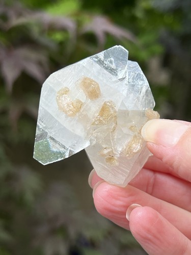 Apophyllite sparkly gemmy - sparkly,