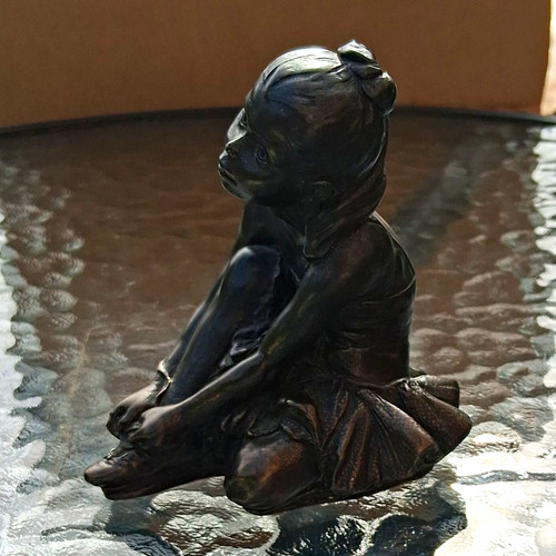Black seated ballerina - black,