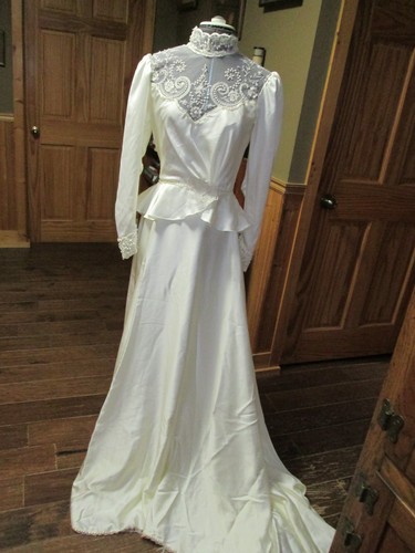 Vtg 70s victorian revival - vtg,