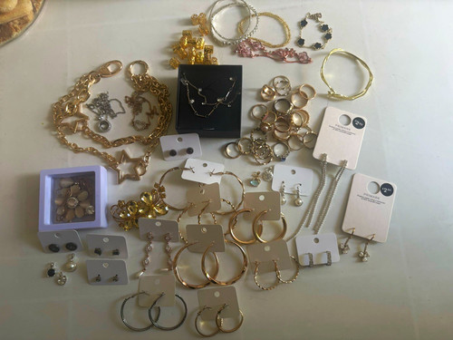 Womens costume jewellery - jewellery, mixed