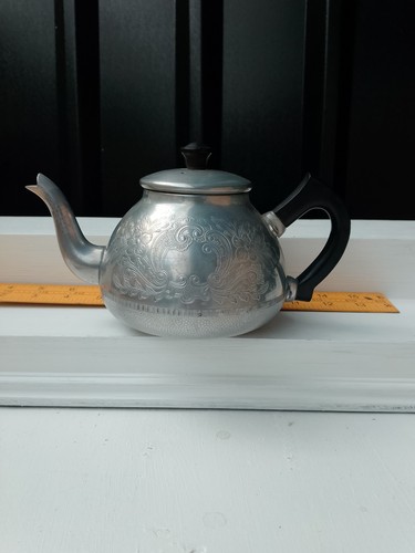 Small vintage teapot - teapot., swan