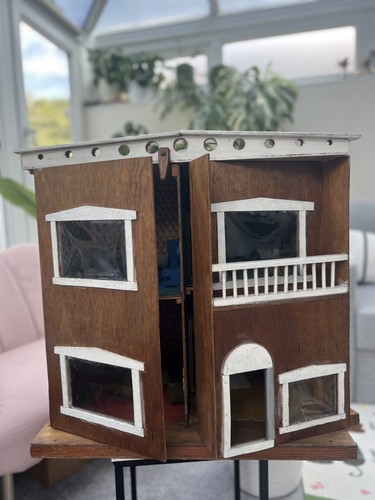 Vintage 1970s wooden dollhouse - wooden,