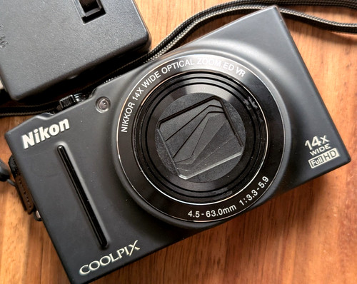 Mint nikon coolpix - n, s8200