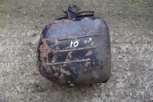 Norton 650ss oil - tank, 10
