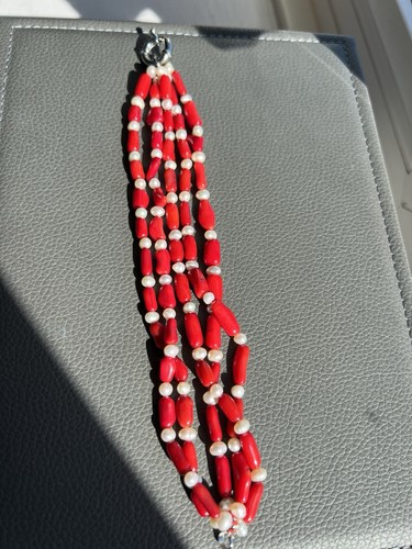 Strand red coral and - strand,
