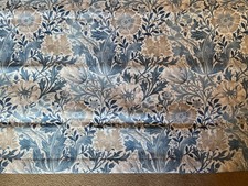 Roman blind in William Morris
