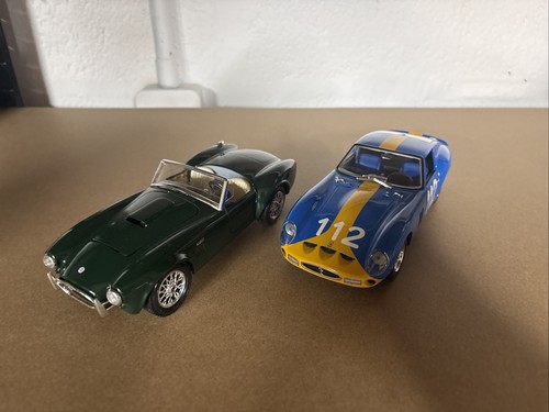 Diecast model cars - 2, 1:24