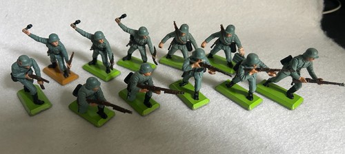 Britains toy soldiers german - soldiers.,