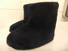 Navy pull on hard sole slipper boots to fit infant size 7/24.