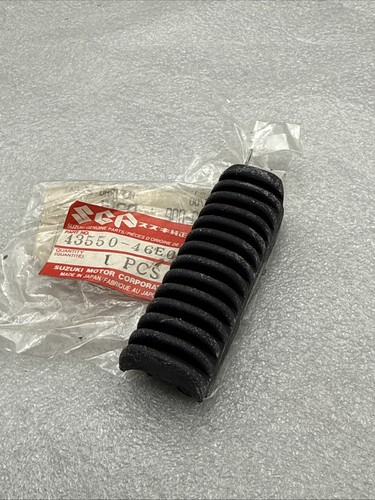 Suzuki front footrest rubber - front,