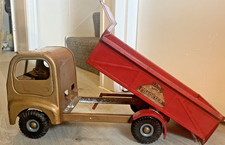 Tri-ang Roadster Tipper Truck – Gold & Red Metal – Tailgate Action – Vintage UK