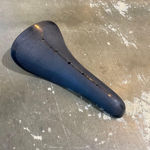 Kuwahara plastic saddle old - plastic,