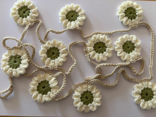 Cream daisy with green - daisy,