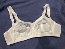 Triumph bra non padded full cup white lace non wired Size 36B