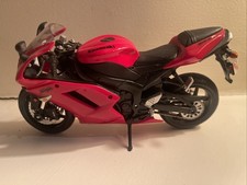 Kawasaki Ninja ZX-6R Red Alloy Motorcycle Die Cast Model - Scale 1:12