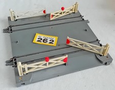 Tri-ang R.170 double track Level Crossing with gates 262