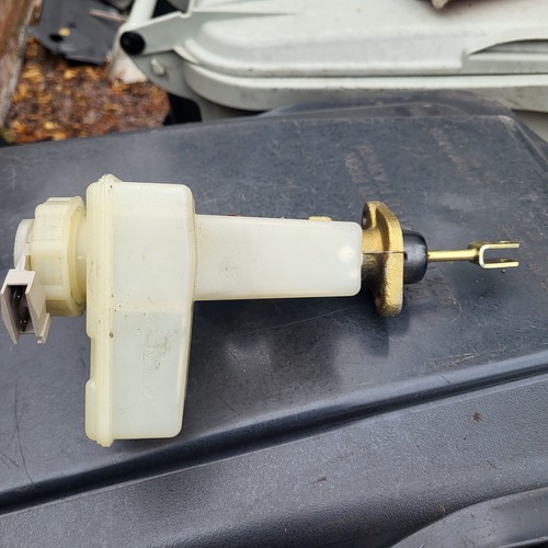 Metro brake master cylinder - metro,