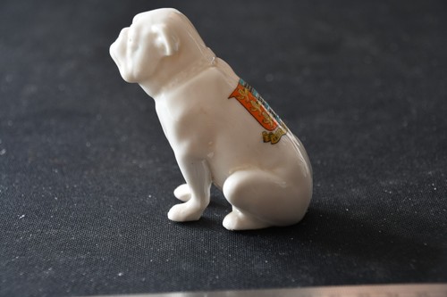Crested china sitting bull - sitting,