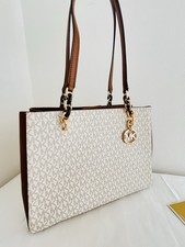 Michael Kors Jet Set Style
