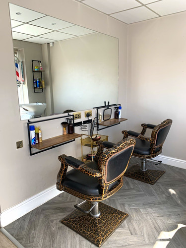 Black gold hydraulic salon - &,