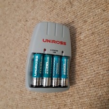 UniRoss  Multipurpose Battery Charger & 4 rechargeable batteries AA