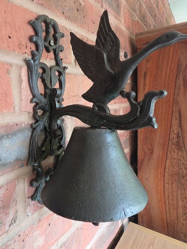 Cast iron swan hanging - cast,