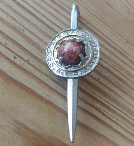 Silver tone bar brooch - tone,