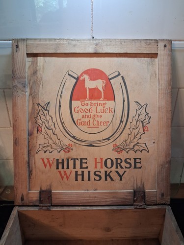 Vintage white horse - white,