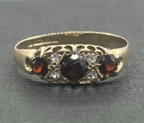 9ct yellow gold - 9ct, garnet