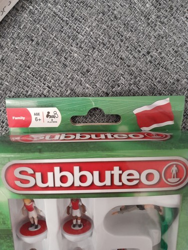 Subbuteo football team red and - team,