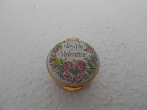 Crummles enamel trinket - &,