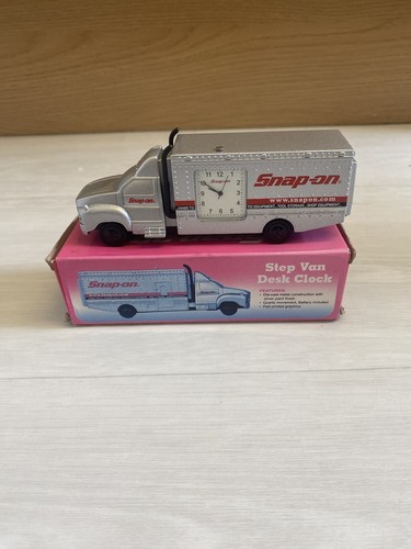 Snap step van desk - on,