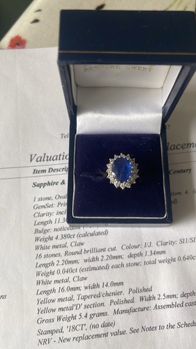 18ct yellow gold - oval, blue