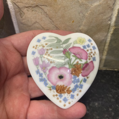 Wedgwood meadow sweet heart - wedgwood, meadow-sweet