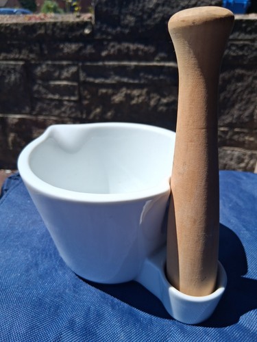 White ceramic pestle mortar - white,