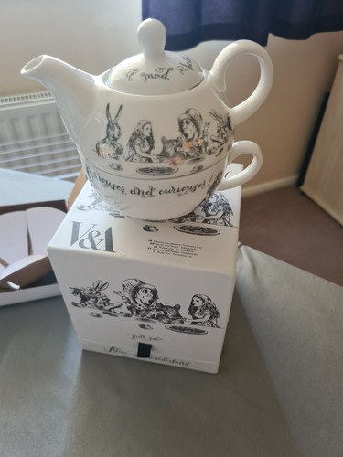 Alice wonderland fine china - in,