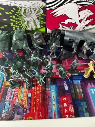 Army toy soldiers and - soldiers, cars