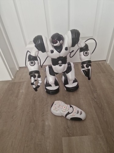 Wowwee robosapien robot 5 - wowwee,