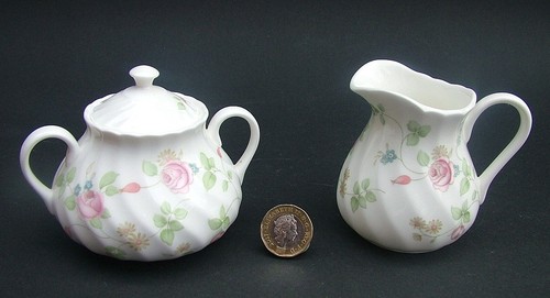 Wedgwood rosehip sugar box - sugar,