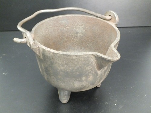 Vintage cast iron smelting - cast,