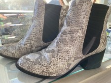 M&S size 6 Texas white