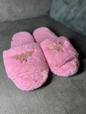 Wonder Woman Slippers Size 7