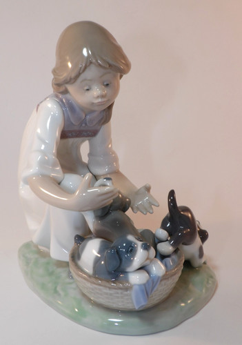 Lladro figurine 5595 - 6", joy