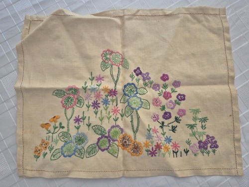 Vintage hand embroidered - hand, linen