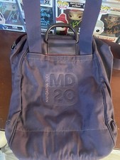 Mandarina Duck Zipper Close