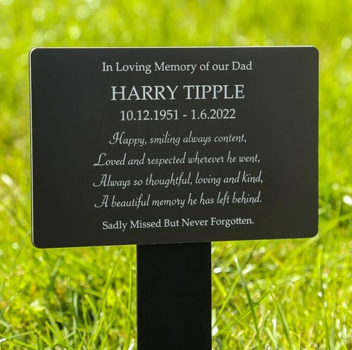 Engraved grave tree - tree, /