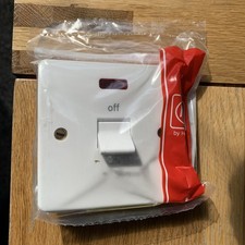 MK K5105WHI Logic Plus 32A