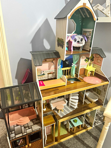Kidkraft wooden doll house - wooden,