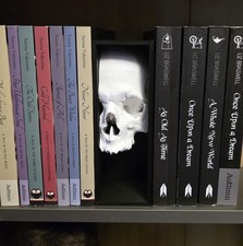 Skull book nook Unique Gothic
